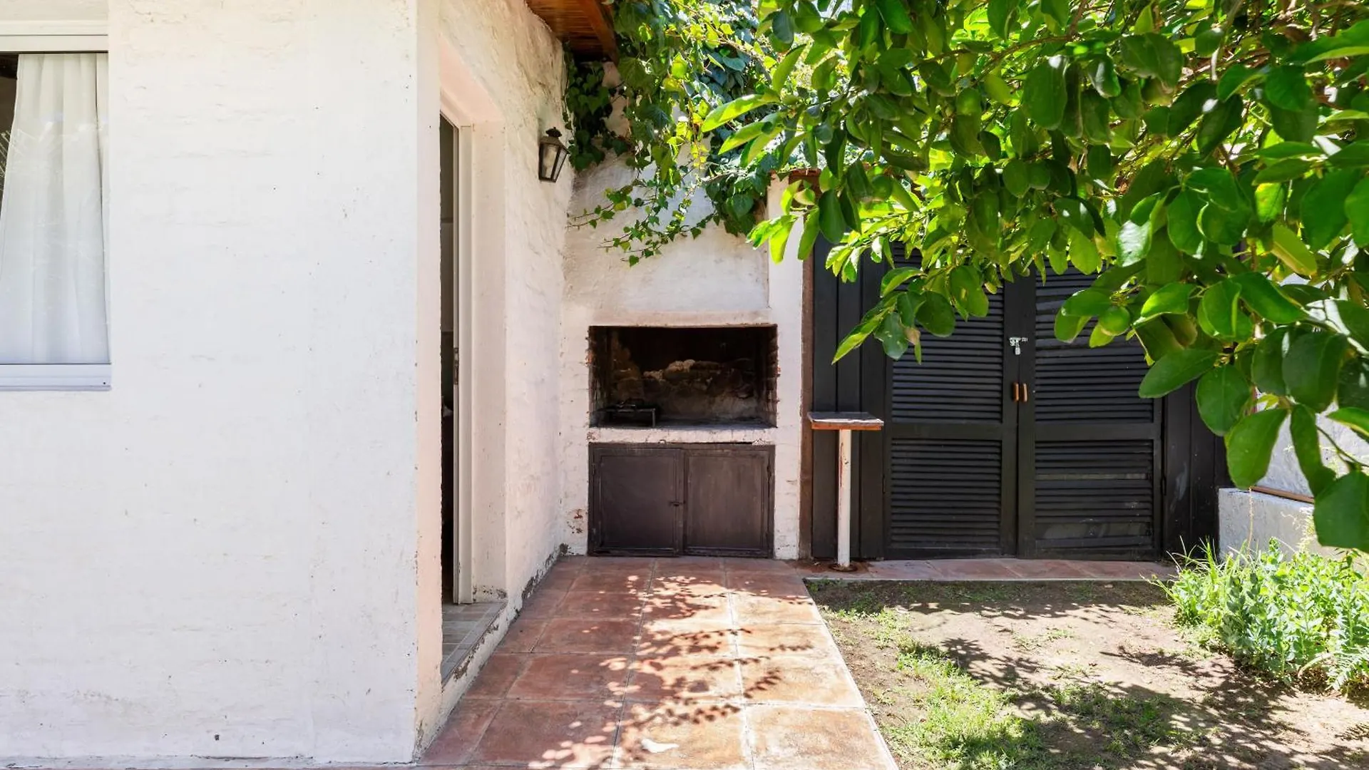 Casa Con Jardin Y Piscina Cerca De Calle Aristides Mendoza Villa