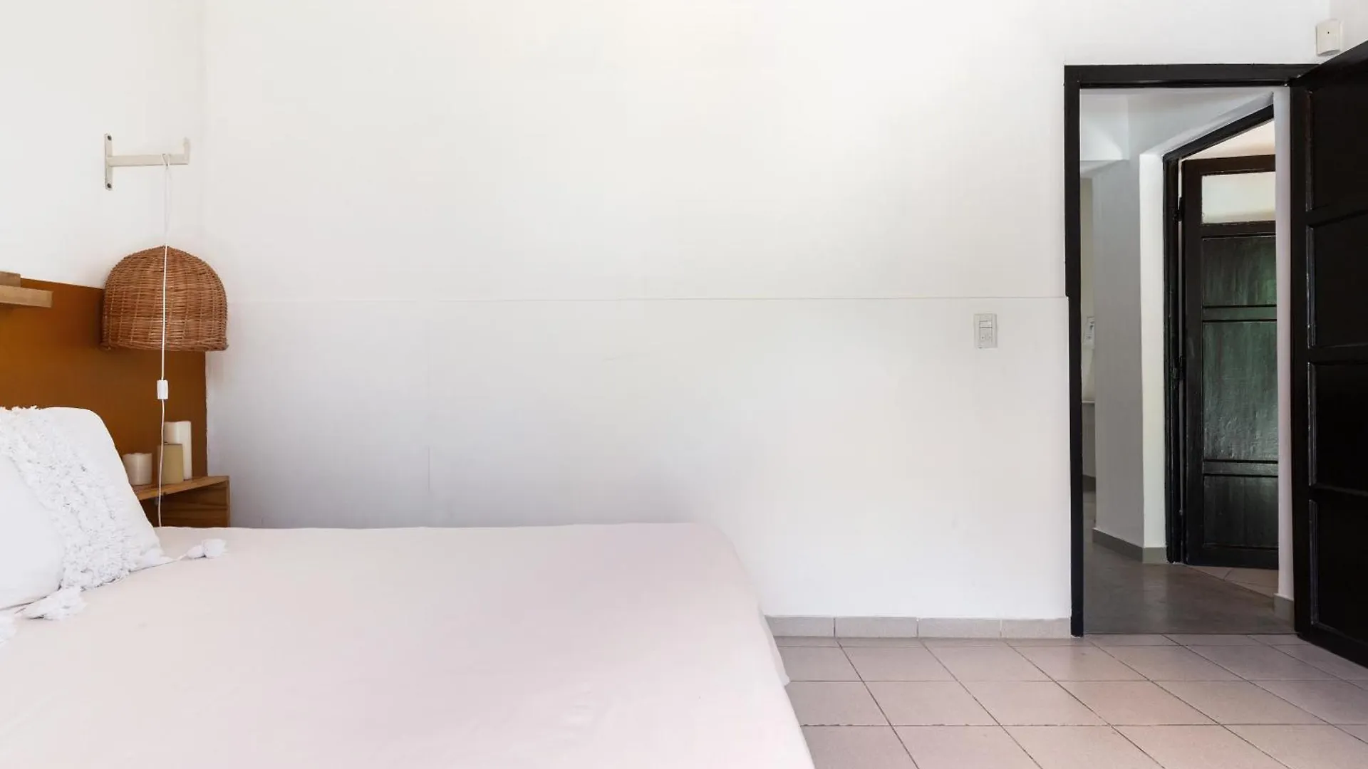 Villa Casa Con Jardin Y Piscina Cerca De Calle Aristides Mendoza